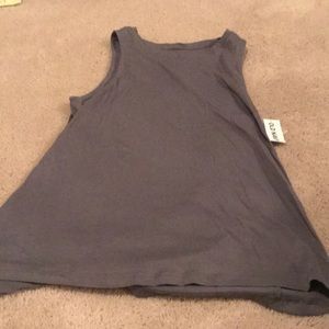 gray tank top